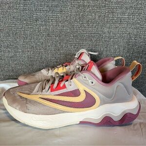 Nike Giannis Immortality 3 Fossil Stone Celestial Gold Size 9.5 Men’s Basketball